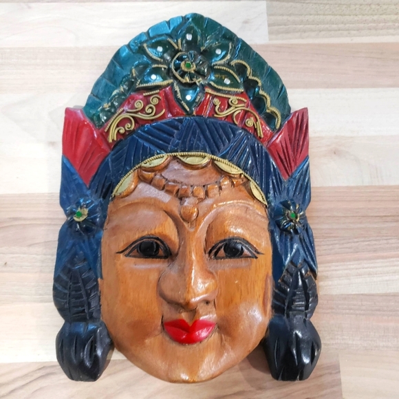 Traditional Thai Hand Carved Mask - Picture 1 of 4